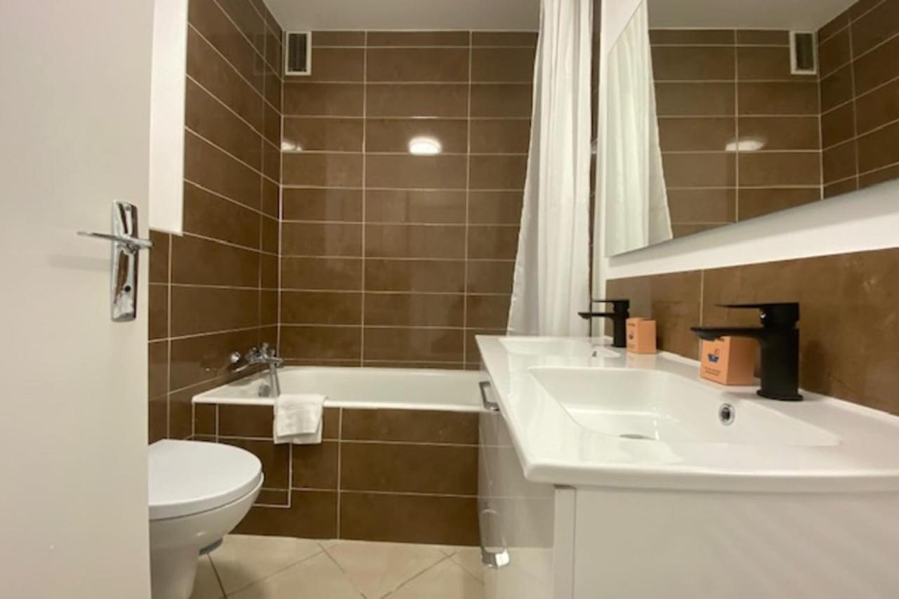 Beautiful Flat For 4 Very Closed To The Beach Cabourg Exterior photo